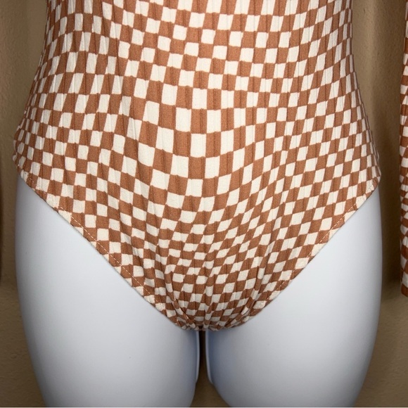 XS Y2K RUE21 CHECKERED BEIGE WHITE BODYSUIT LONG SLEEVE STRETCH - Picture 6 of 13
